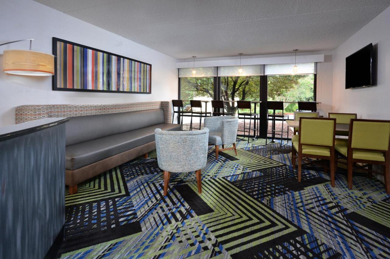 Holiday Inn Express Lynchburg By Ihg Exterior foto